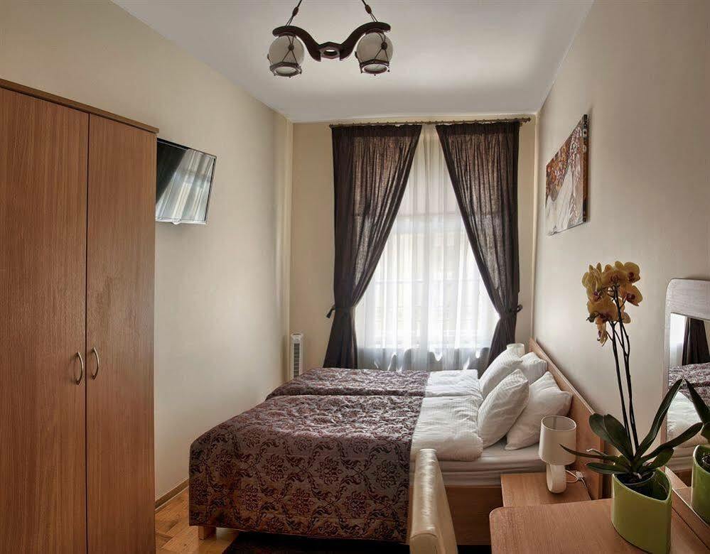 Mikołaj 3*